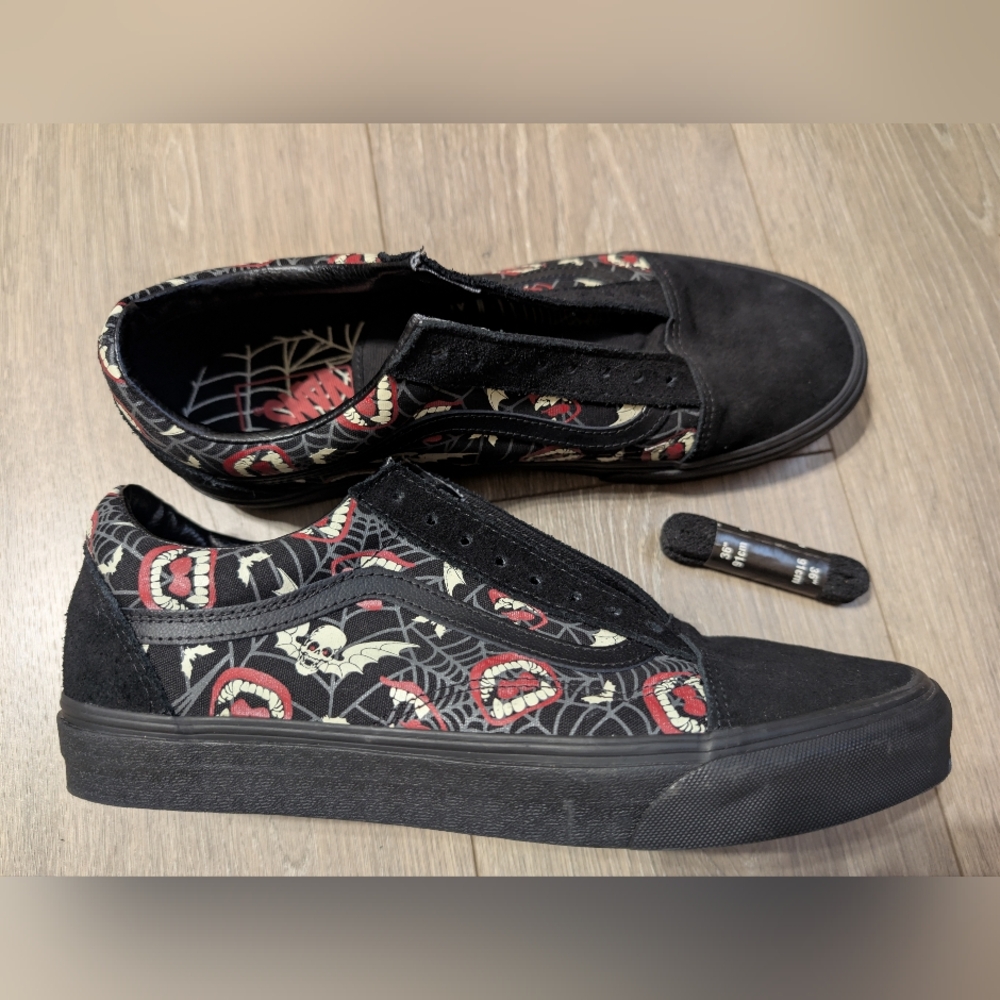 EUC•Vans Old Skool Glow Frights Black & Red: Skull 🦇, Fangs, 🕸️Pattern•Size 11